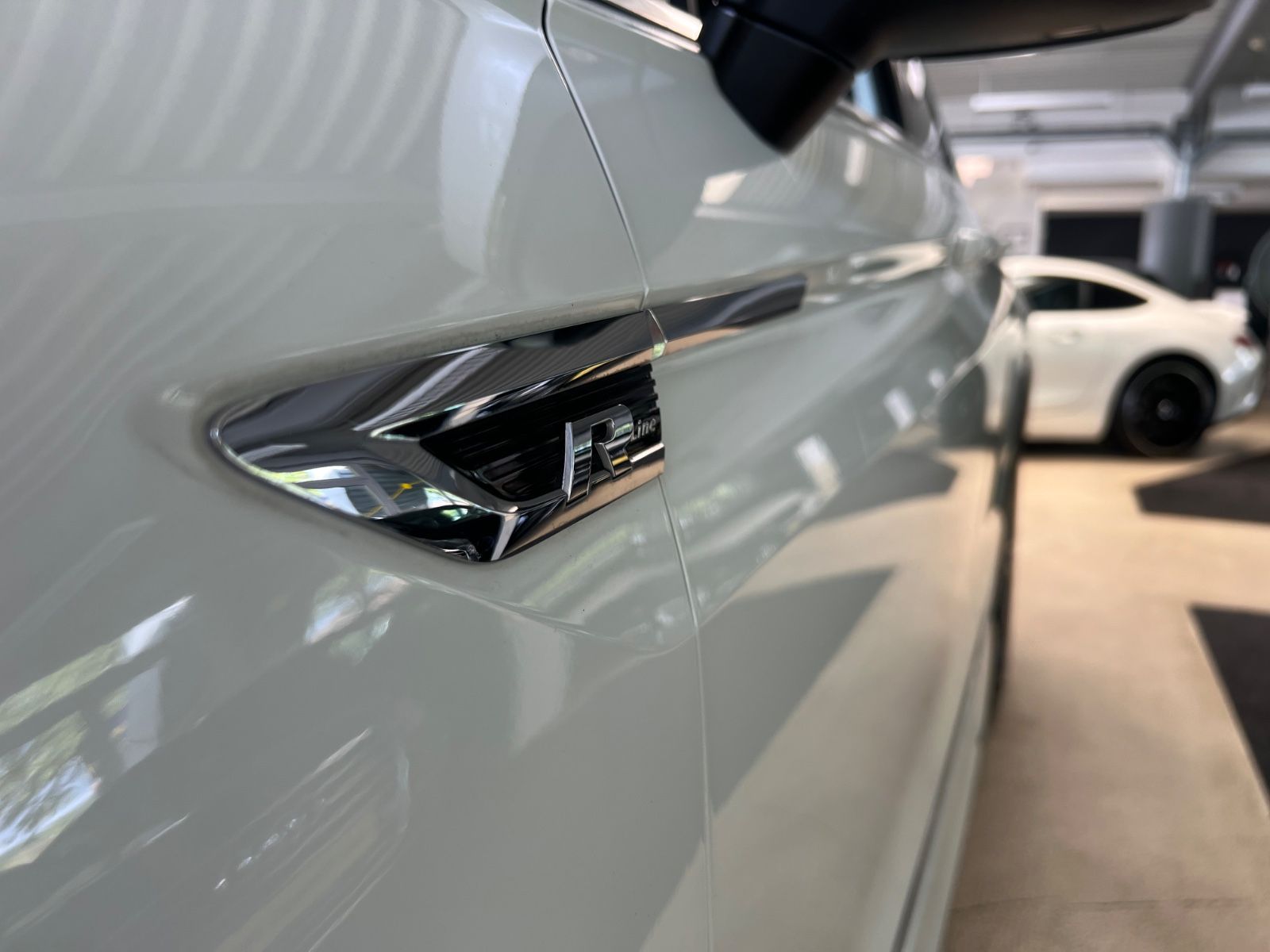 Fahrzeugabbildung Volkswagen Tiguan Highline 4Motion R line *HEAD-UP*MEMORY*