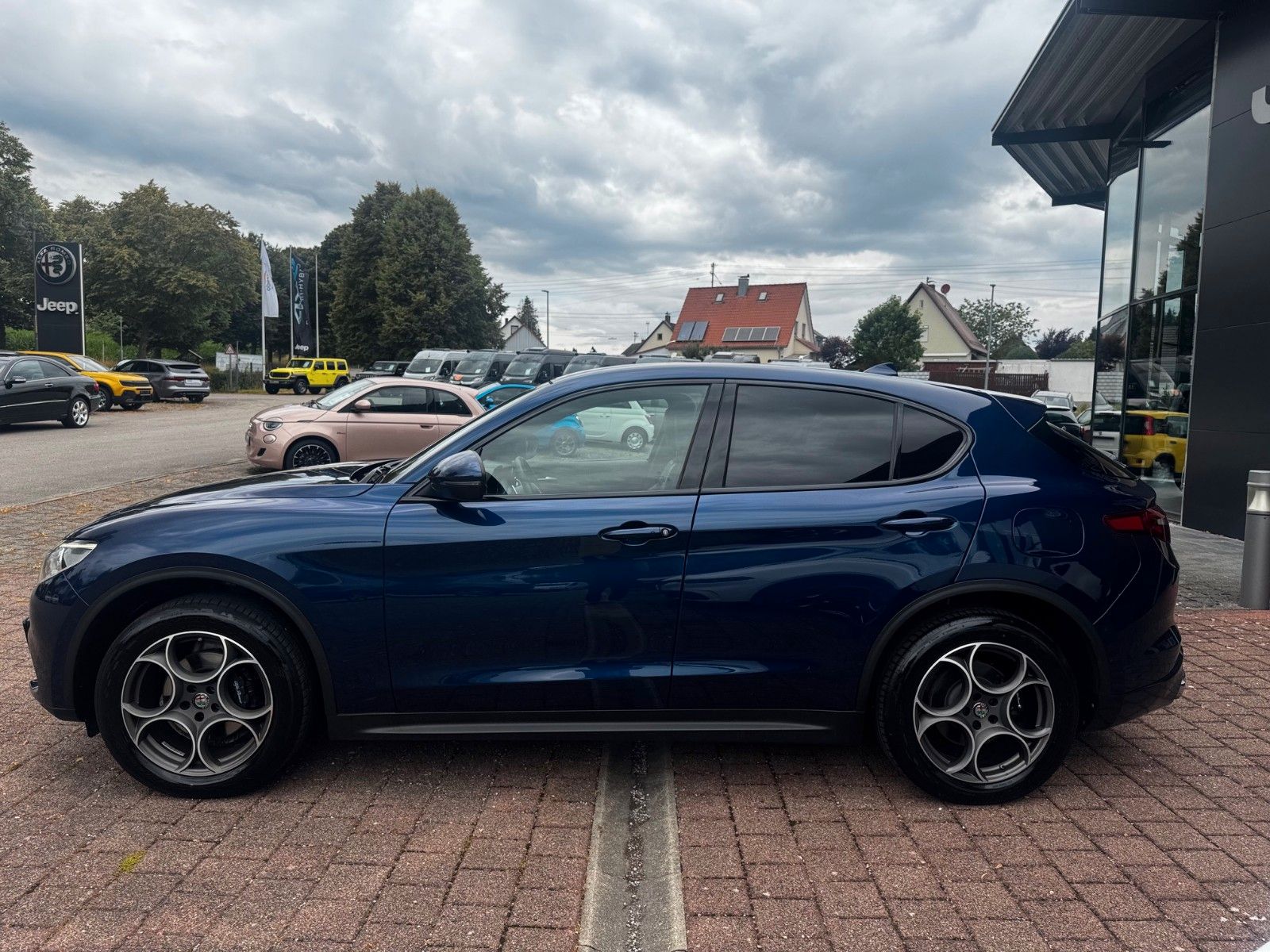 Fahrzeugabbildung Alfa Romeo Stelvio Super Q4 280PS AHK MEMORY NAVI SITZHEIZ.
