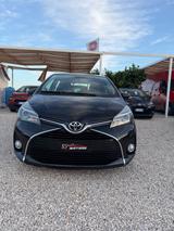 Toyota Yaris 1.3 5 porte Lounge - Toyota Yaris Lounge mit Benzin-Antrieb