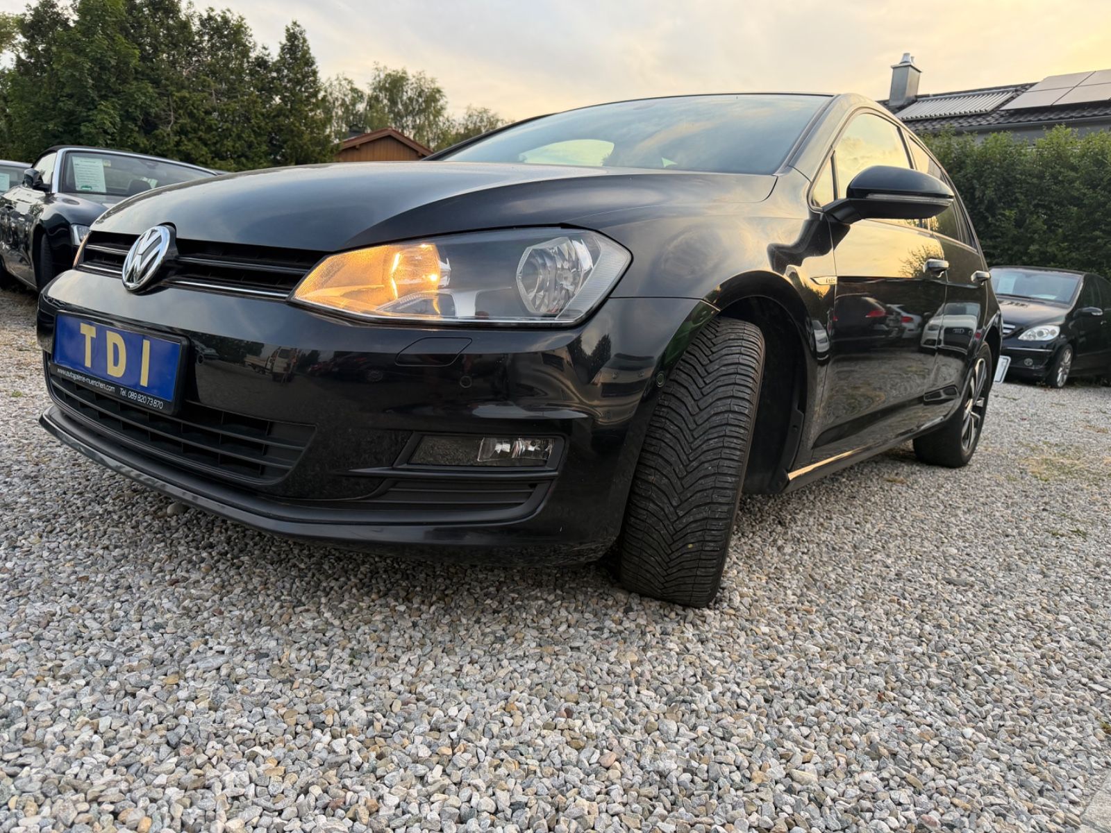 Volkswagen Golf - 1