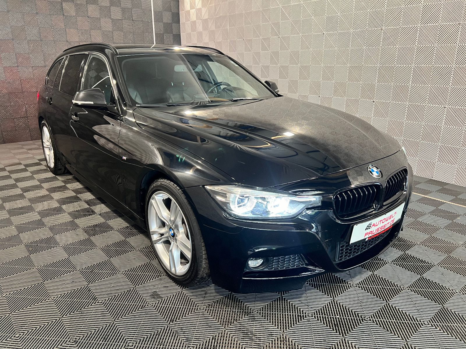 Gebrauchtwagen BMW 320 320i*M Sport Shadow*LED-SHZ-CONN.DR-LEDER-LM 18" in Horb am Neckar