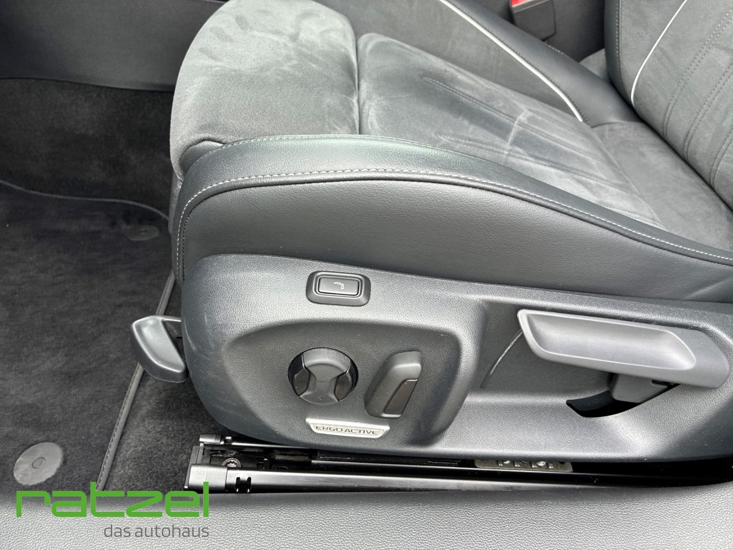 Fahrzeugabbildung Volkswagen Passat Variant 2.0 TDI DSG BUSINESS Navi Kamera