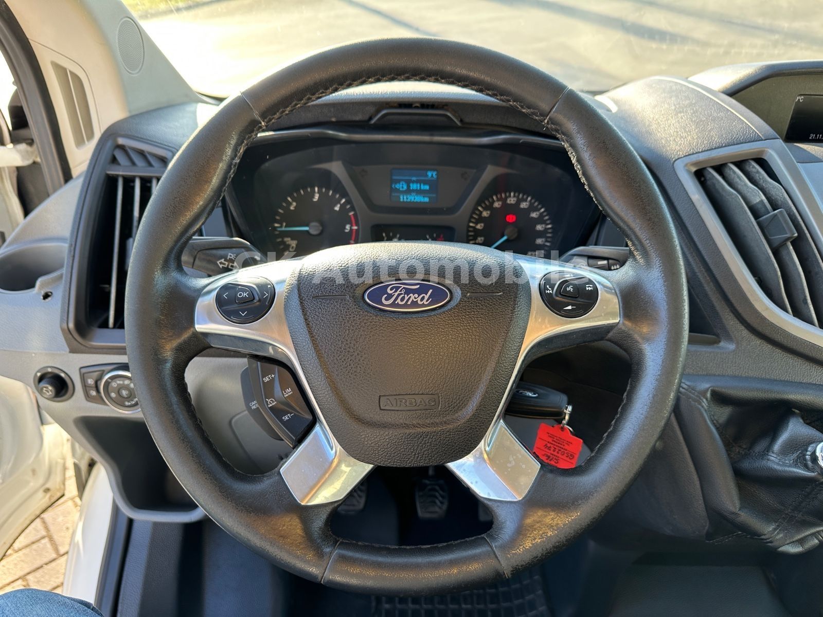 Fahrzeugabbildung Ford Transit Pritsche 350 L2 DoKA/7 Sitze/Klima/AHK