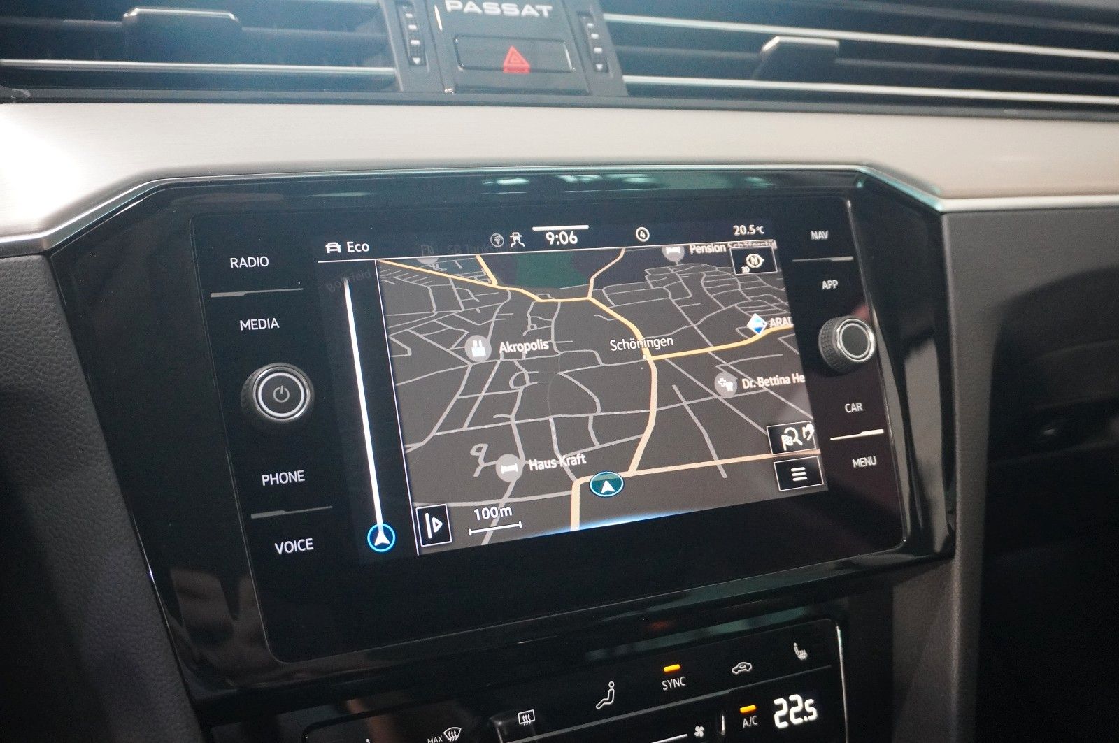 Fahrzeugabbildung Volkswagen Passat Vari. 2.0 TDI R-LINE 4M NAVI/KAMERA/AHK
