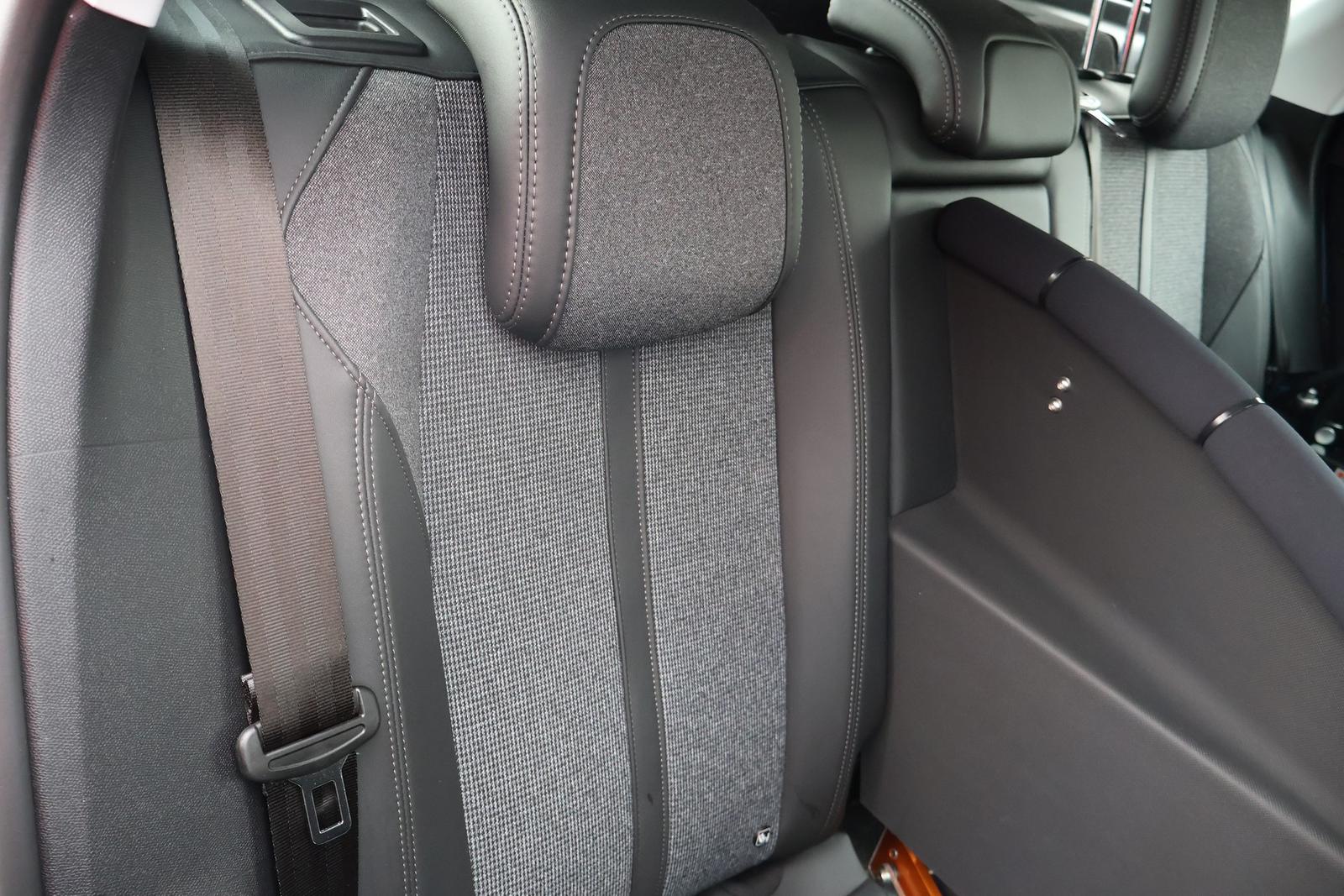 Peugeot 3008 1.2 12V Behindertenumbau Navi 360° Panorama