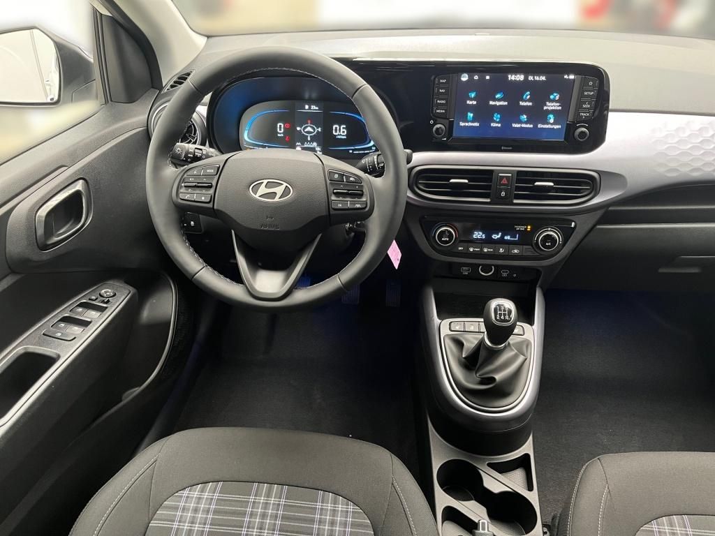 Fahrzeugabbildung Hyundai i10 1.2 Benzin M/T Prime KlimaA Navi SpurH PDC