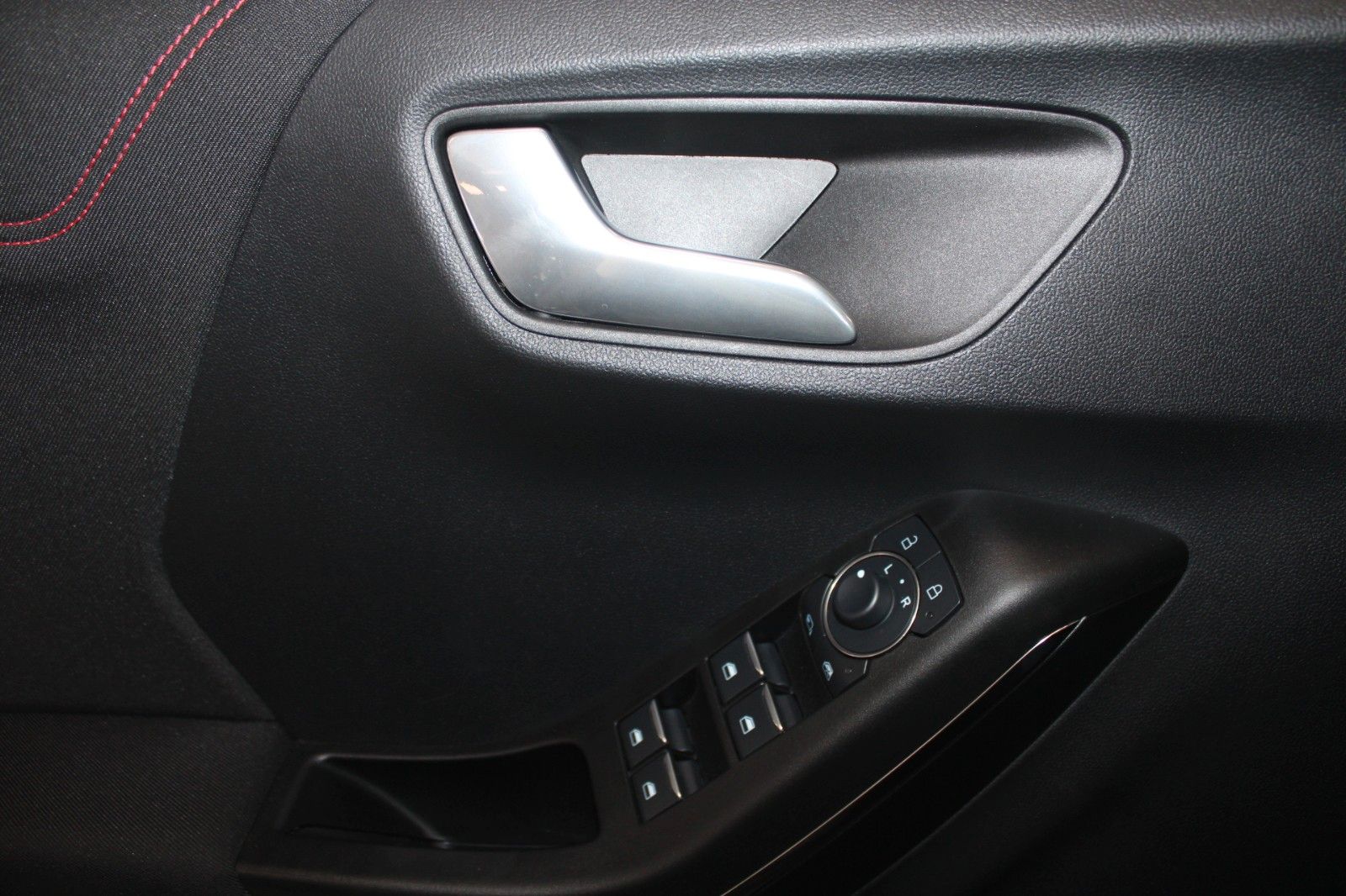 Fahrzeugabbildung Ford Puma MHEV ST-Line LED NAVI Winter Paket PDC 1.Hd