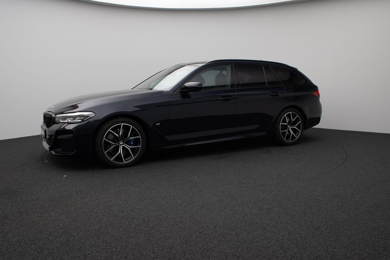 Fahrzeugabbildung BMW 540d xD M Sport Panorama DAB B&W Fernlichtassist
