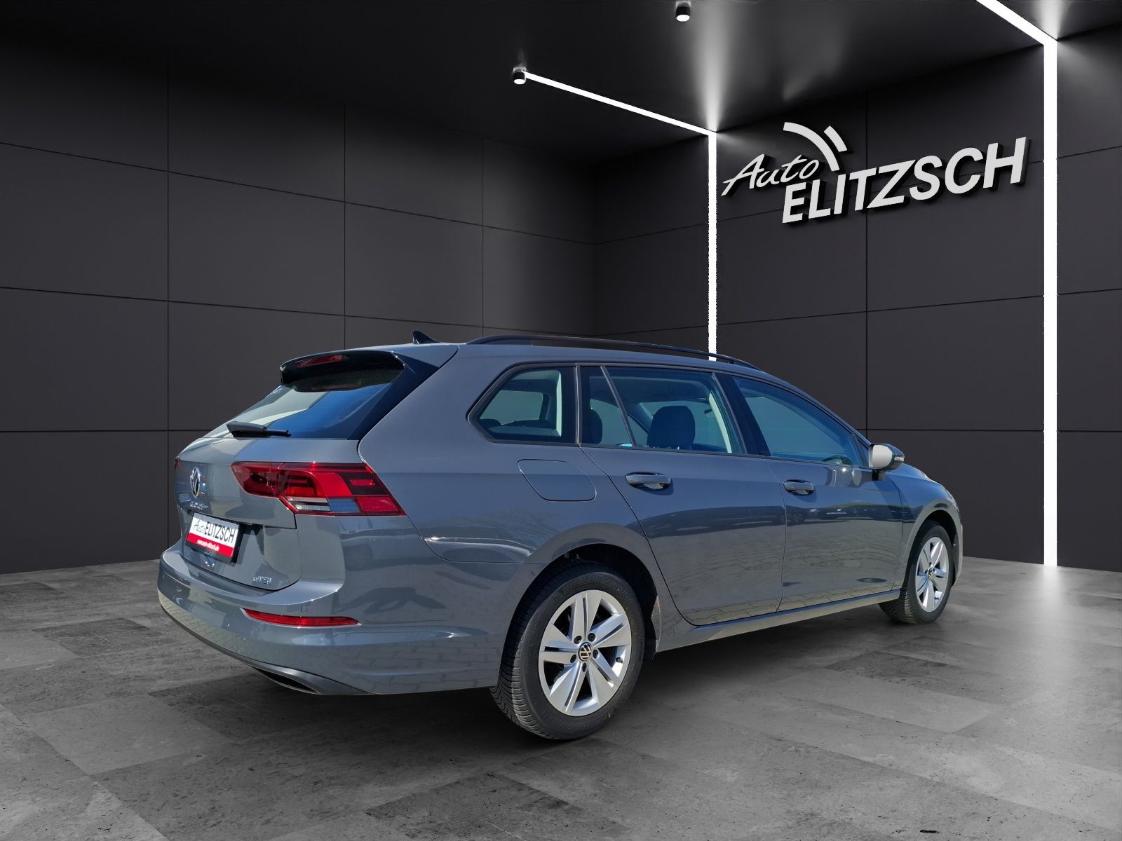 Fahrzeugabbildung Volkswagen Golf VIII Variant eTSI Life DSG LED AHK Navi AID