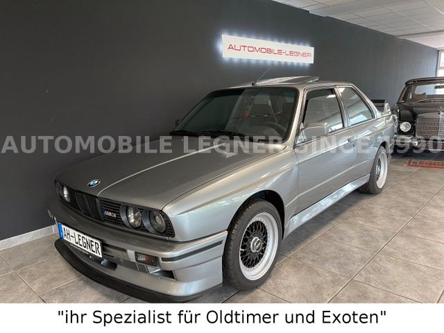 Voiture miniature au 1/18: rare BMW 628 CSI E24 bleue de MCG, neuve en  boîte