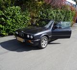 BMW Oldtimer BMW 325 Cabrio Automatik - BMW 325 aus 1987: Cabrio