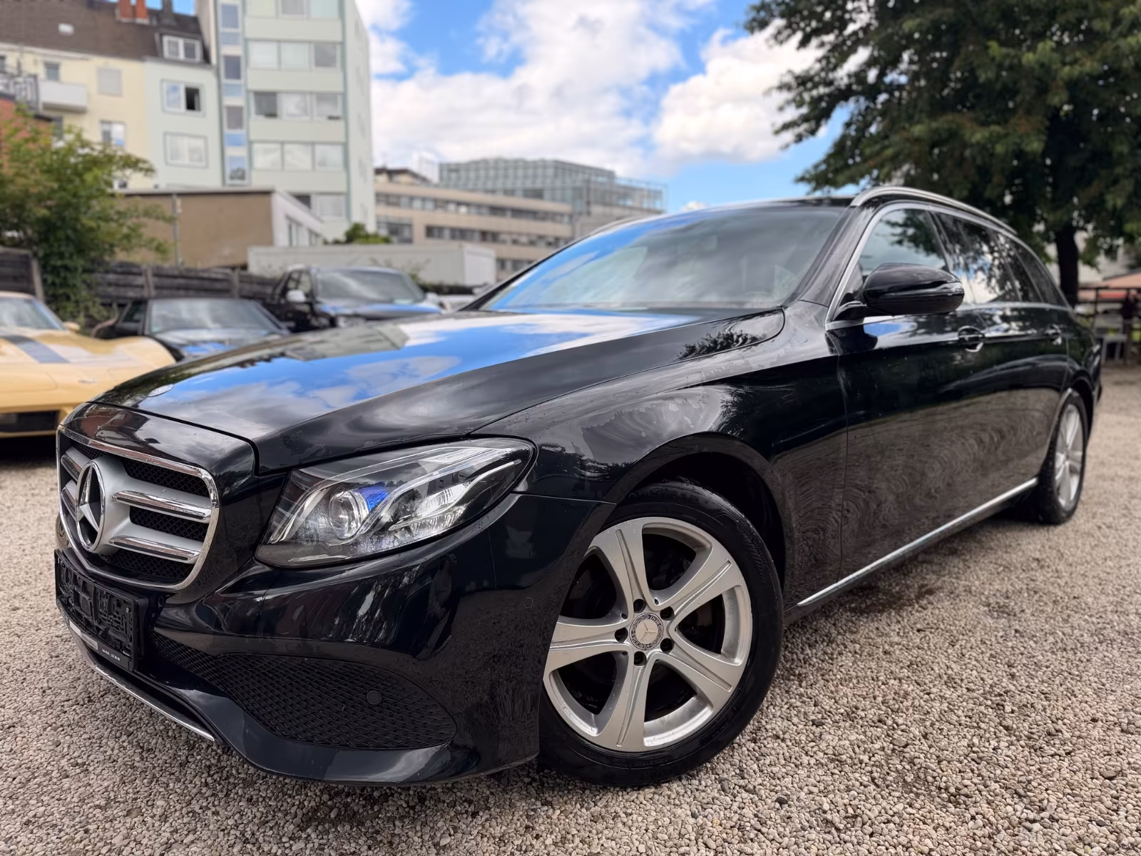 Mercedes-Benz E 220d T-Modell/MULTIBEAM/NAVI/R-CAM/SHZ/AHK/EU6