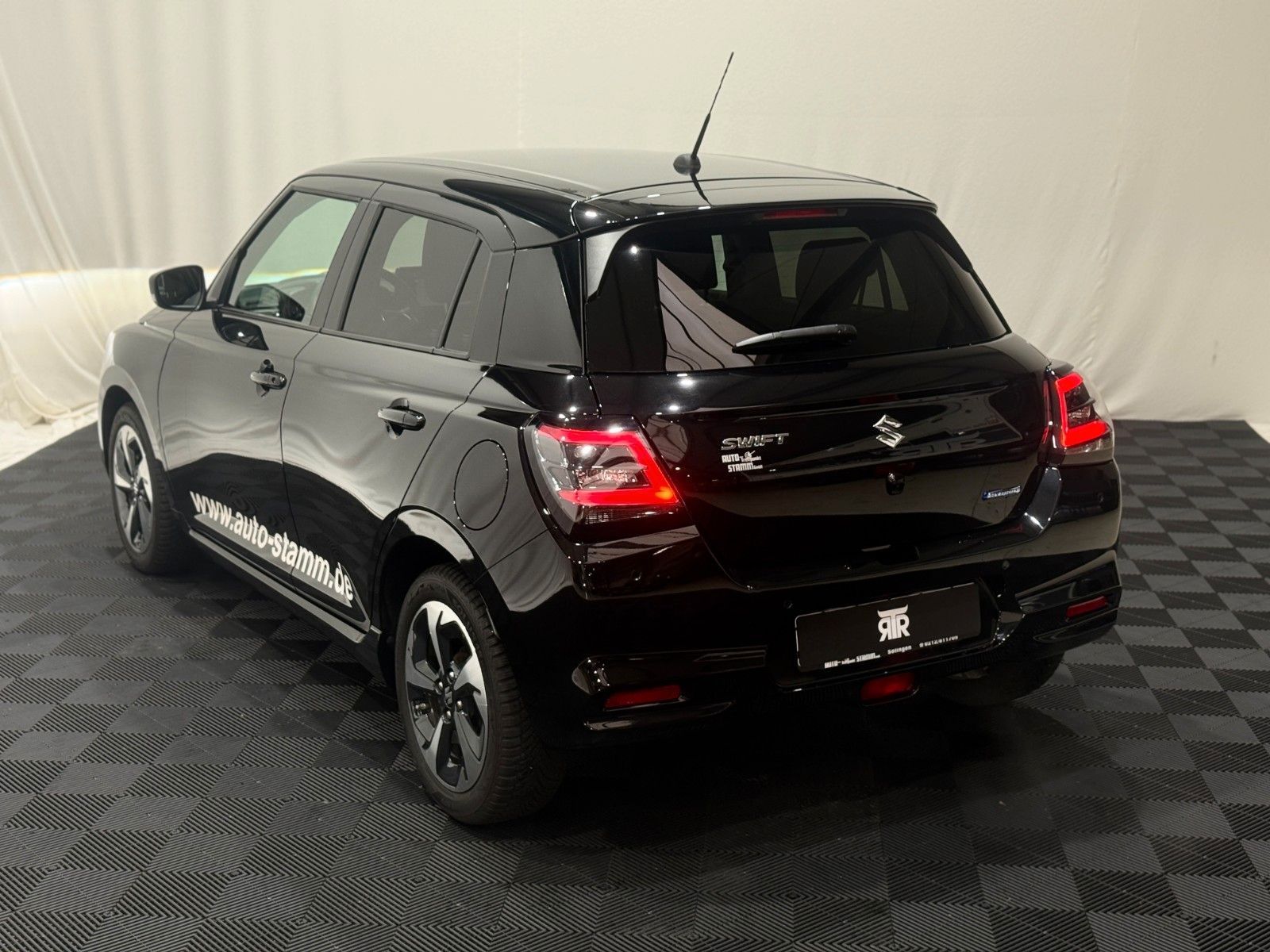 Fahrzeugabbildung Suzuki Swift 1.2 HYBRID Comfort+