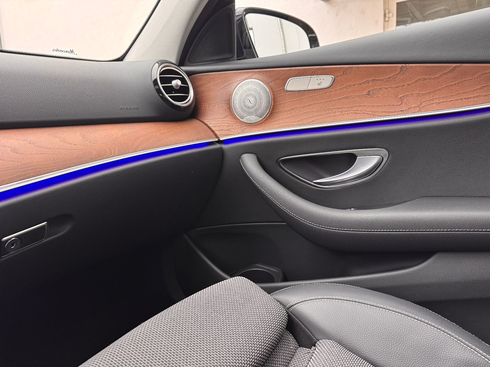 Mercedes-Benz E 220d 9G HUD/GLASDACH/360°/DISTRONIC/BURMESTER foto 24
