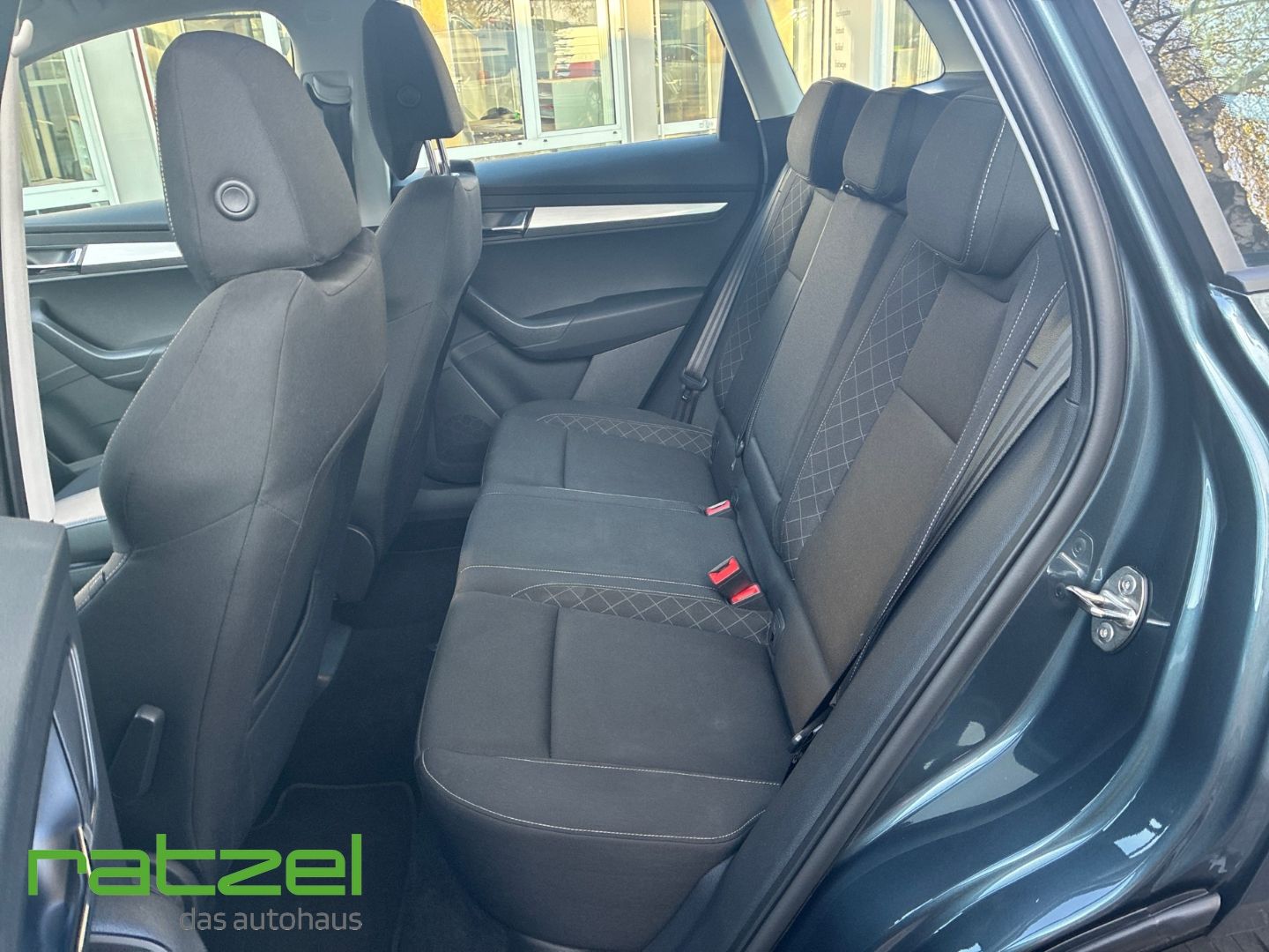 Fahrzeugabbildung SKODA Karoq Ambition 1.5 TSI DSG DAB SHZ Spurwechselas
