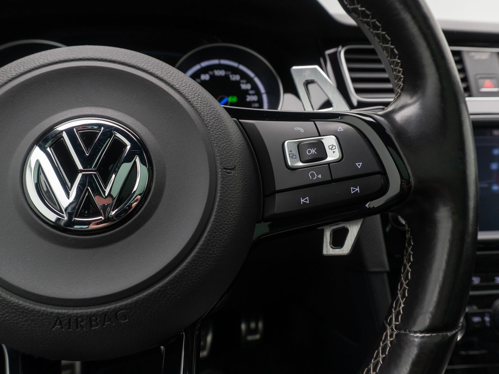 Fahrzeugabbildung Volkswagen Golf R BMT 4Motion Kamera ACC DYNAUDIO Panorama
