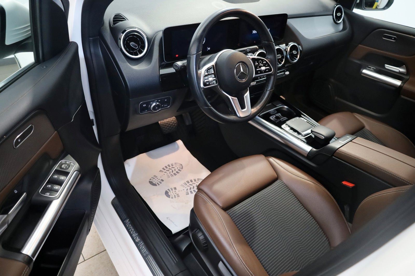 Fahrzeugabbildung Mercedes-Benz B 180d T.Leder,Navi,LED,SH,PDC,SR+WR