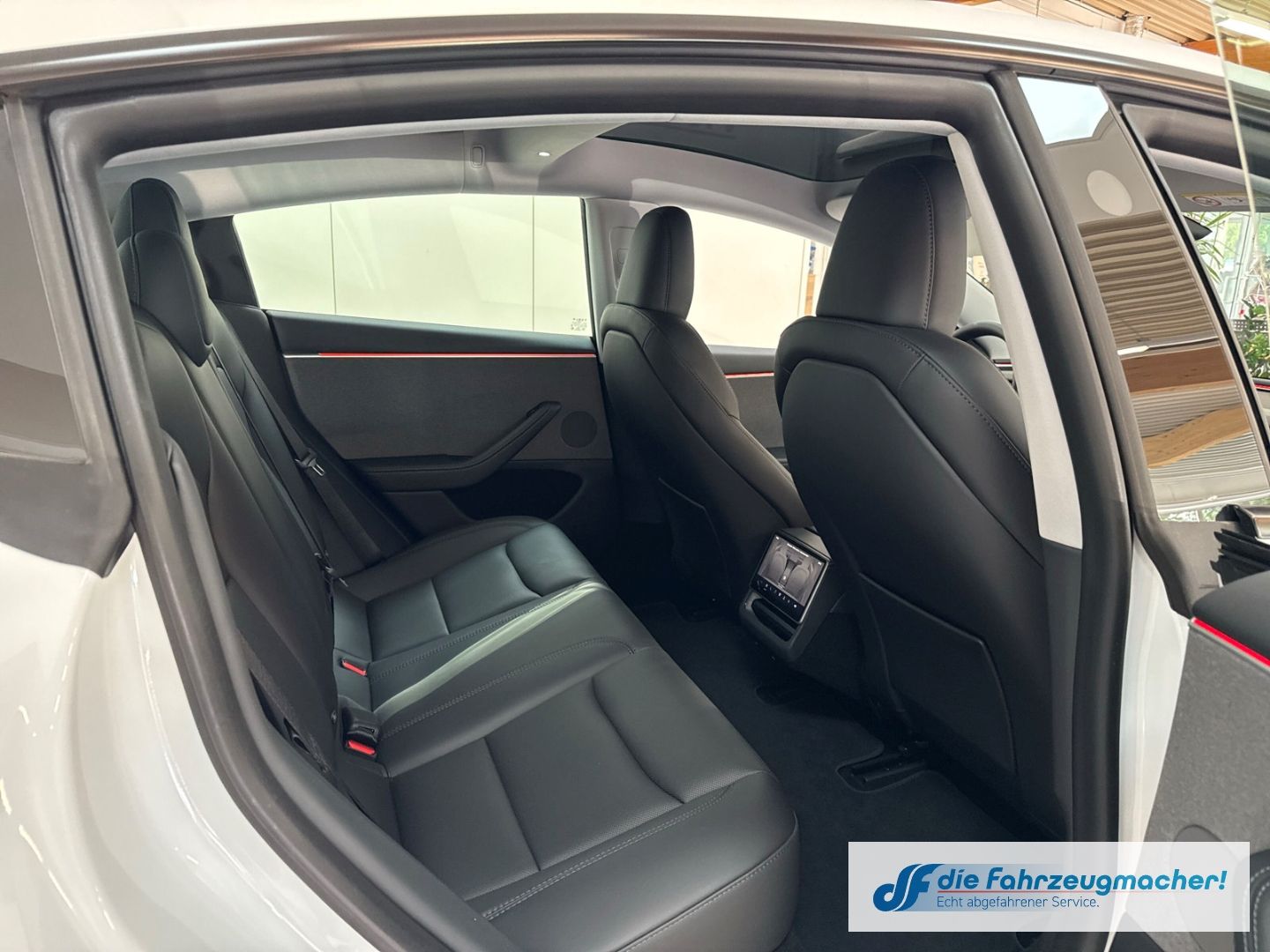 Fahrzeugabbildung Tesla Model 3 Basis RWD Leder Soundsystem ACC El. Heck