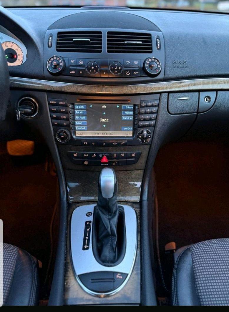 Mercedes-Benz E320 2004 — photo 15