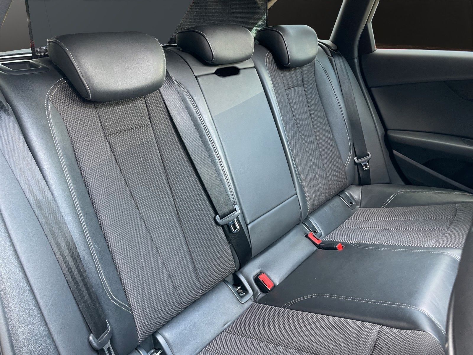 Fahrzeugabbildung Audi A4 Avant Quattro 3.0 TDI *3x S-Line*Pano*B&O*