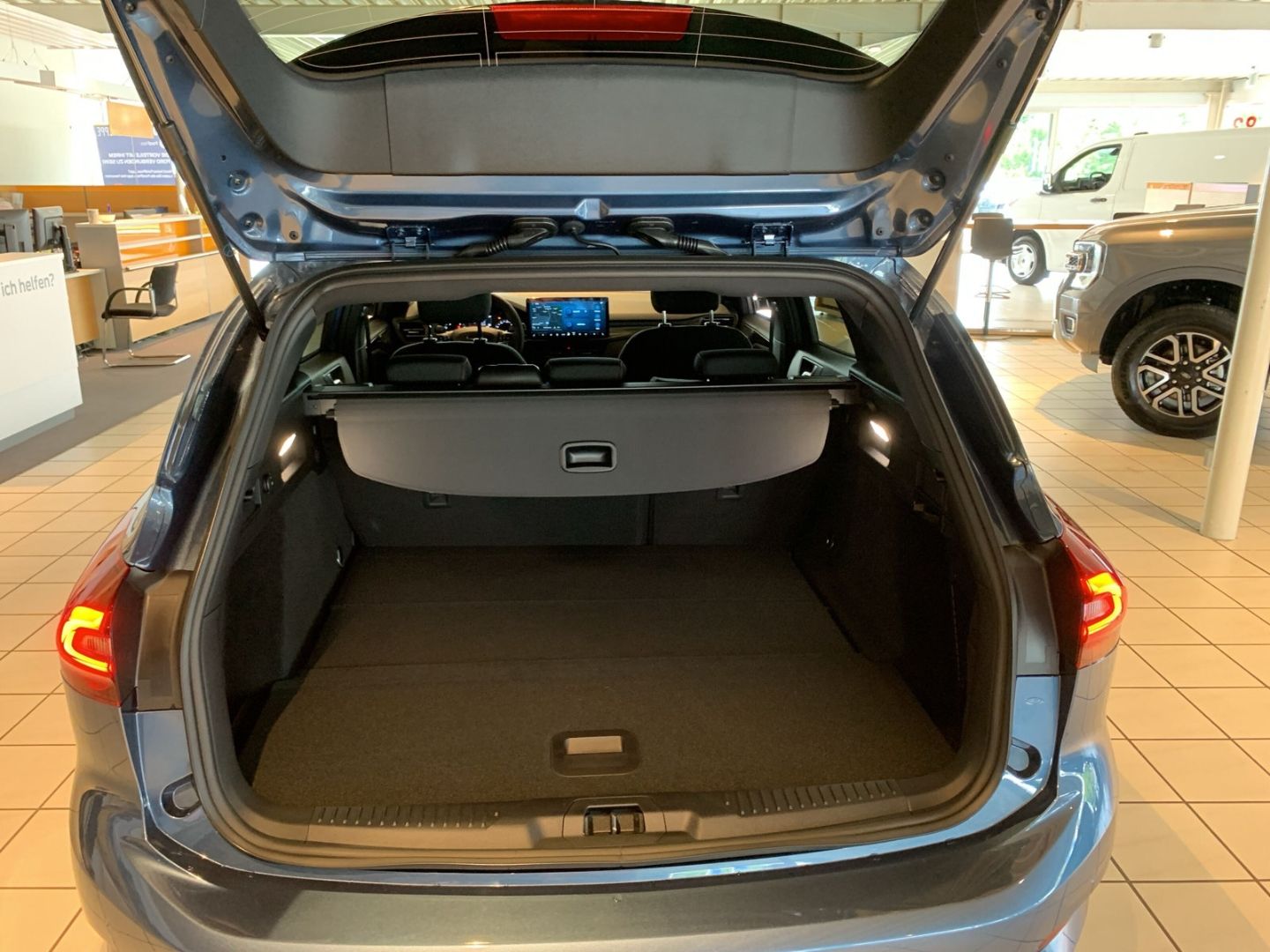 Fahrzeugabbildung Ford Focus Turnier ST-Line 1.0 EcoBoost Mild-Hybrid S