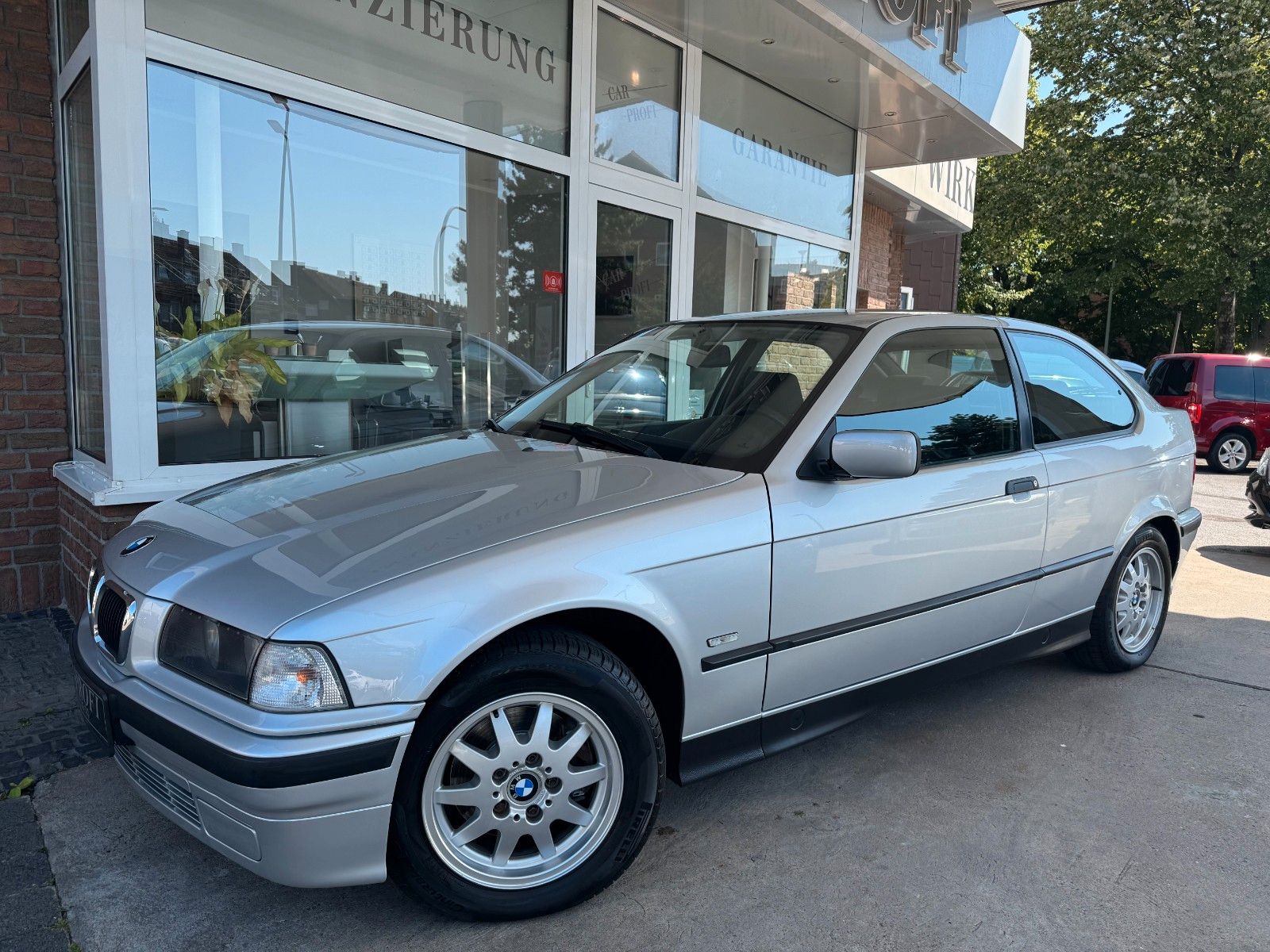 Fahrzeugabbildung BMW 316i Compact Automatik Leder/Klima/2.Hand