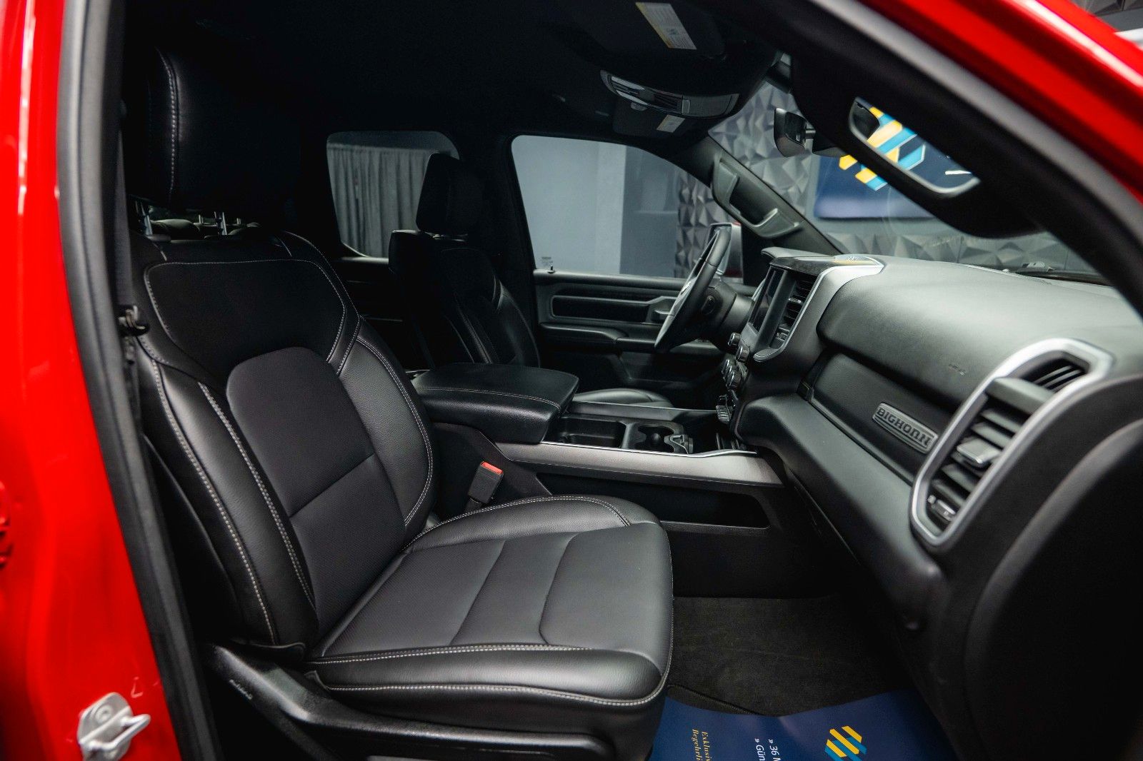 Fahrzeugabbildung Dodge RAM 5.7 V8 HEMI 4x4 OFFROAD Night-Paket *LED*19%