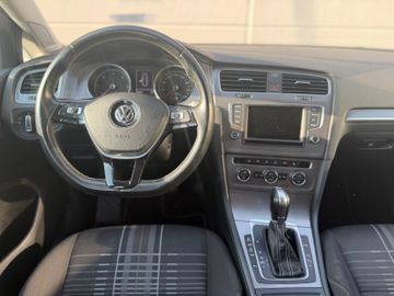 Volkswagen Golf - 11