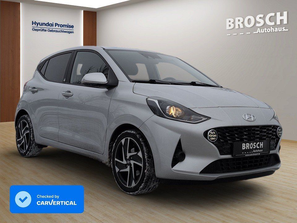Fahrzeugabbildung Hyundai i10 1.0 EDITION30+ 1HD 2J-GARANTIE 16ALU+NAV+PDC