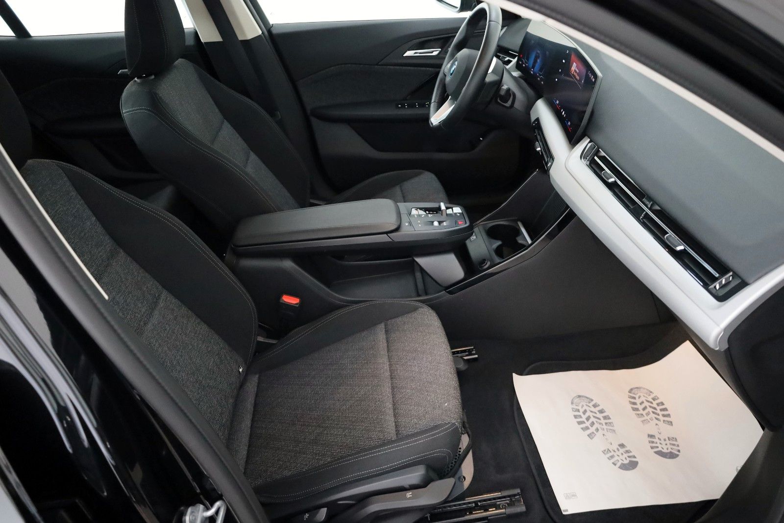Fahrzeugabbildung BMW iX2 20 eDrive,Navi,LED,SH,Kamera,Ausparkassist