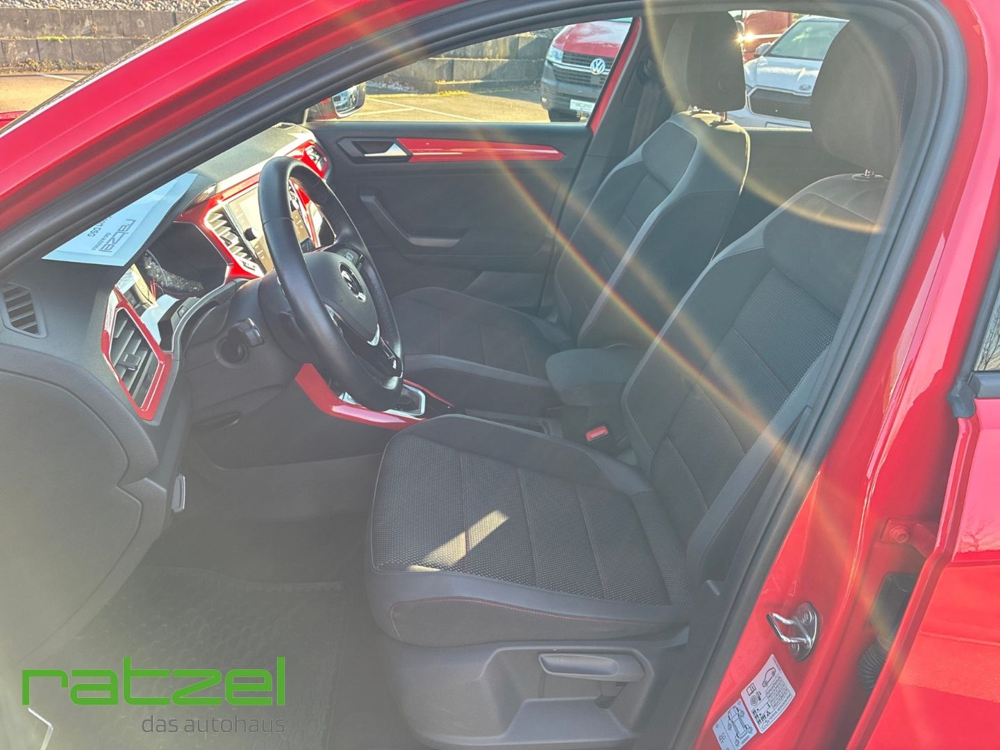 Fahrzeugabbildung Volkswagen T-Roc 1.5 TSI DSG Sport DSG Navi Standh. Schiebe