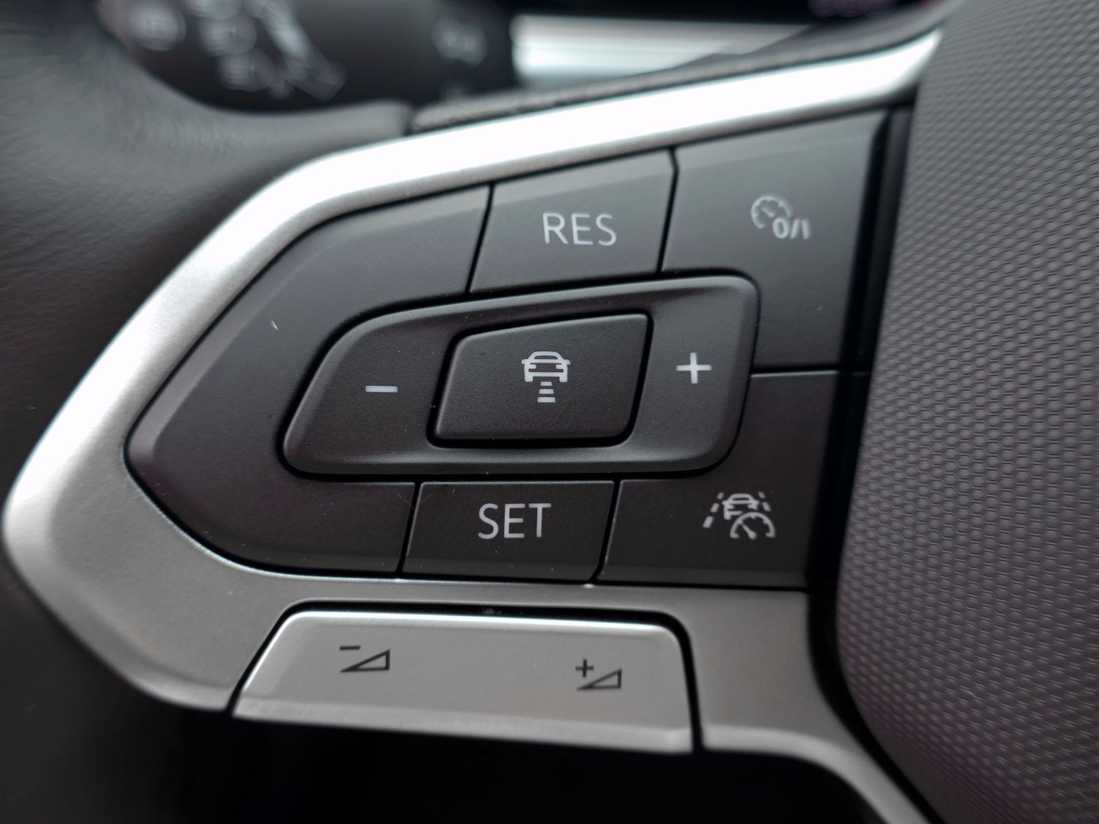 Fahrzeugabbildung Volkswagen T-Roc GOAL 1.5 TSI DSG | LED AHK RFK ACC