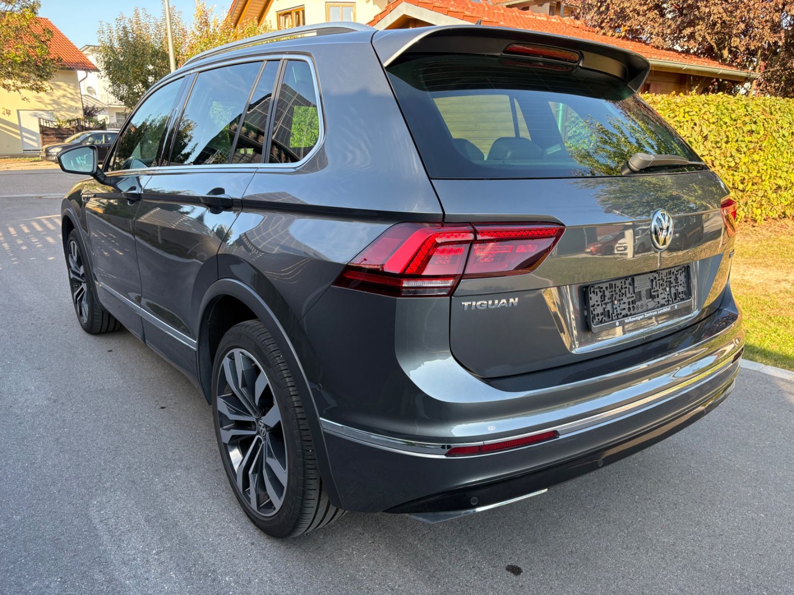 Volkswagen Tiguan High/R-Line 4Motion AHK/Pano/Scheckheft imagem 3