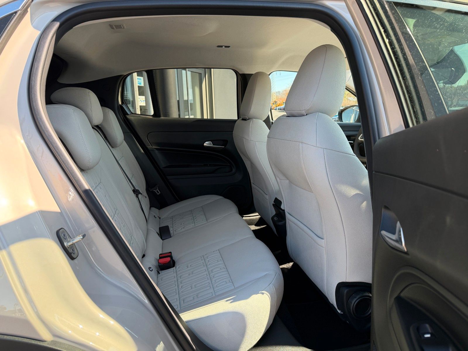 Fahrzeugabbildung Fiat 600 Hybrid La Prima R-Kamera+Massage+LED+8-Fach