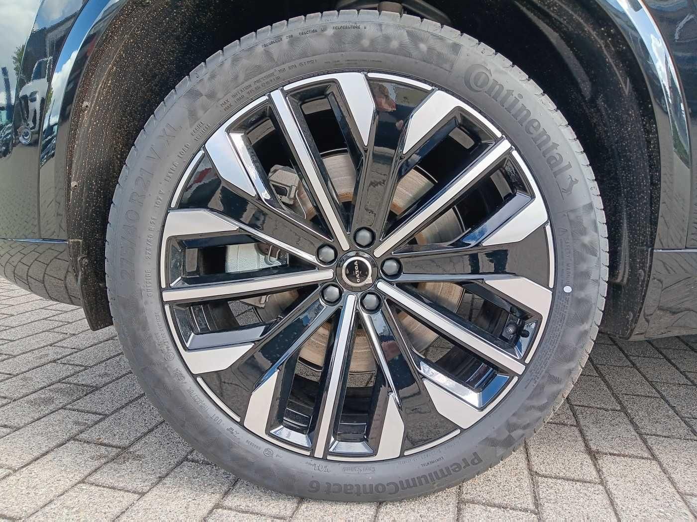 Fahrzeugabbildung Volvo XC90 T8 AWD Plug-in Hybrid Plus Dark