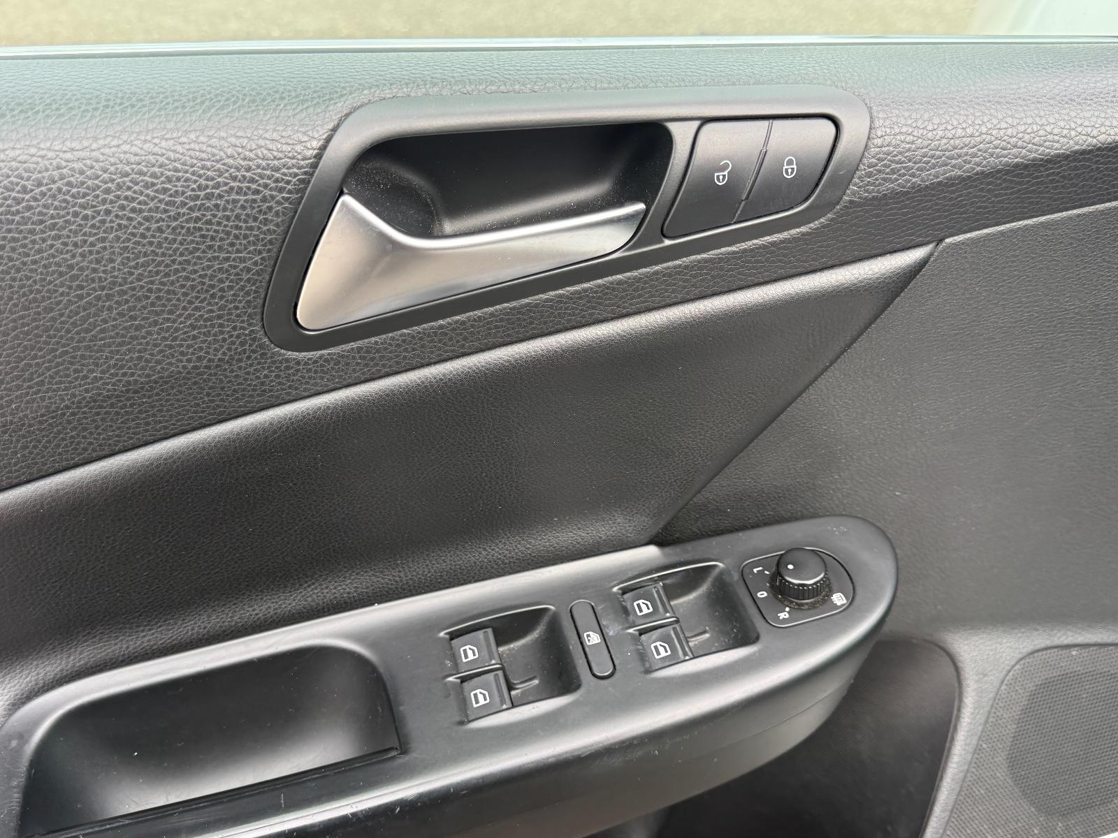 Volkswagen Passat 2009 — photo 19