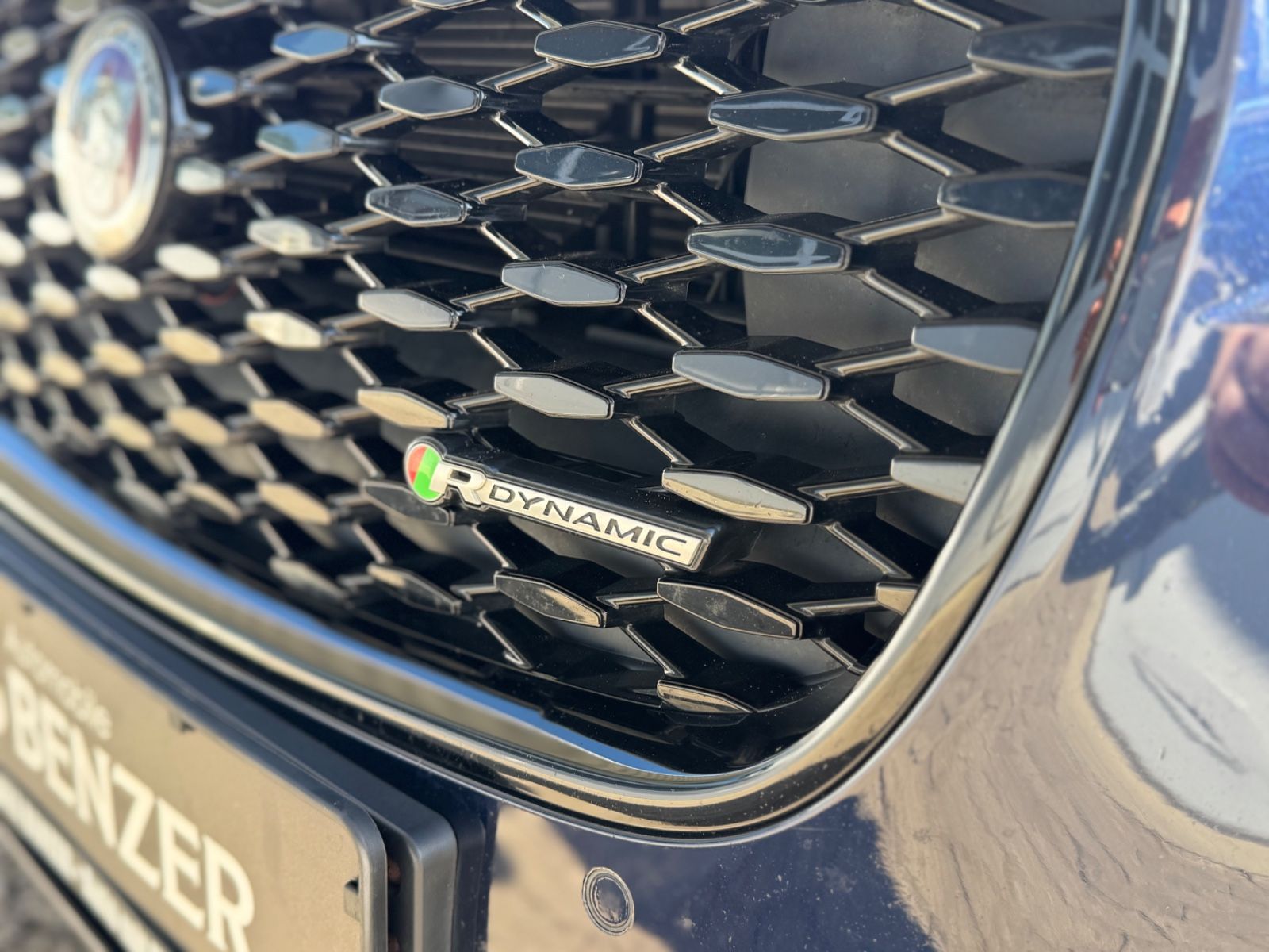 Fahrzeugabbildung Jaguar XF Sportbrake R-Dynamic SE AWD/PANO/KAM/MERIDIAN