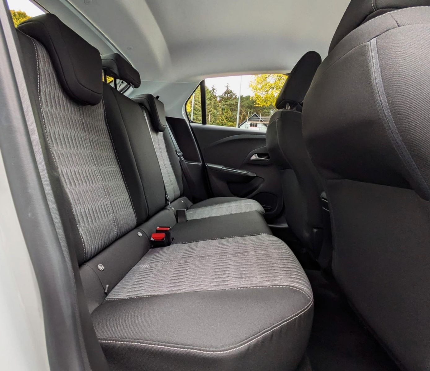 Fahrzeugabbildung Opel Corsa F 1.5D ACC NAVI SITZ+LENKR.HZG LED CARPLAY