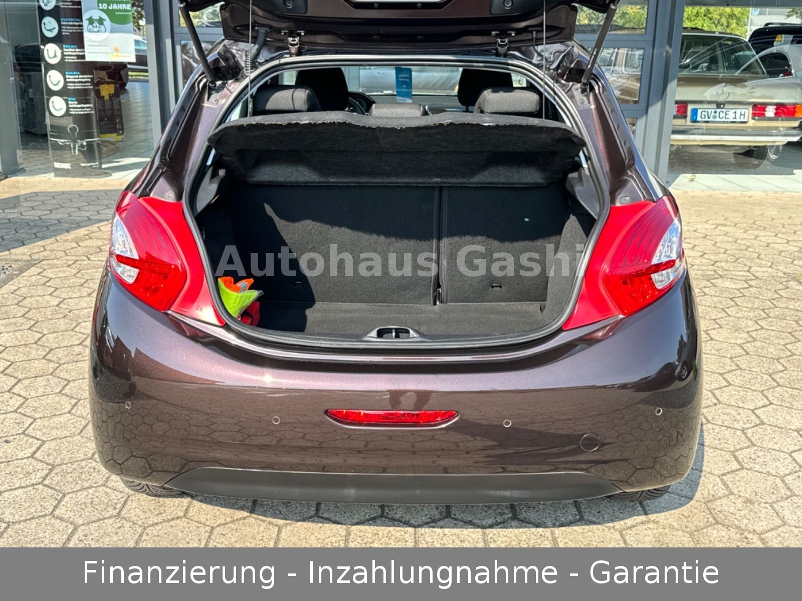 Fahrzeugabbildung Peugeot 208* 2.HD*Klima*Tempomat*PDC*Allwetter-Reifen