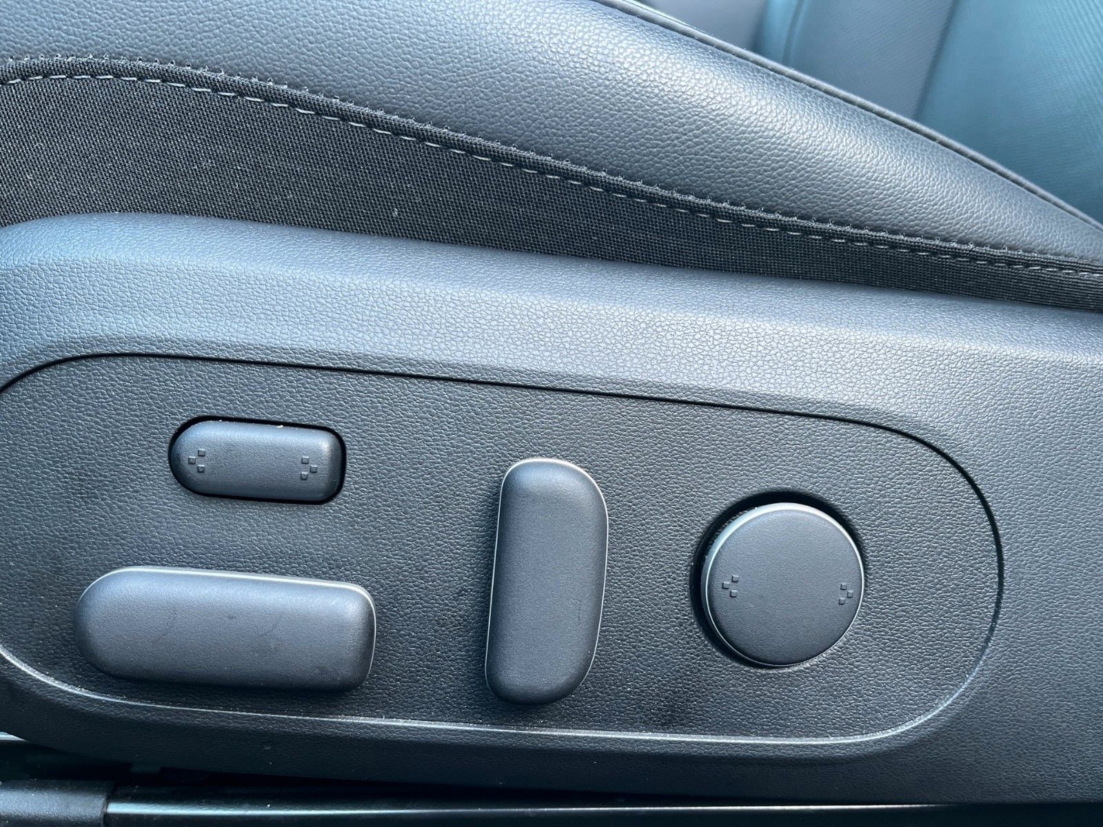 Fahrzeugabbildung Hyundai IONIQ 6 UNIQ-Paket Matrix digitale Außenspiegel