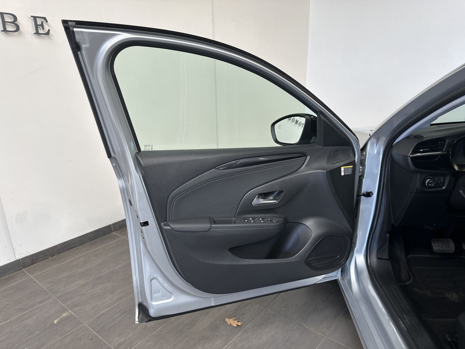 Fahrzeugabbildung Opel Corsa e Elegance LED+180°-KAMERA+V-COCK+PARK&GO