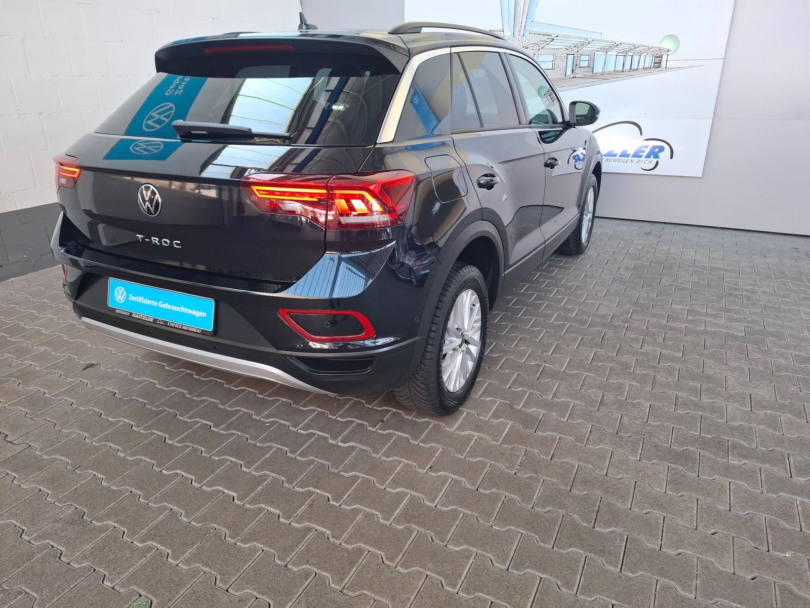 Fahrzeugabbildung Volkswagen T-Roc Life 1.0 TSI +Navi+Abg.Heckscheiben+Sitzh.