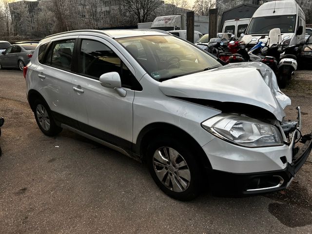 Suzuki SX4 S-Cross Club Motor Läuft