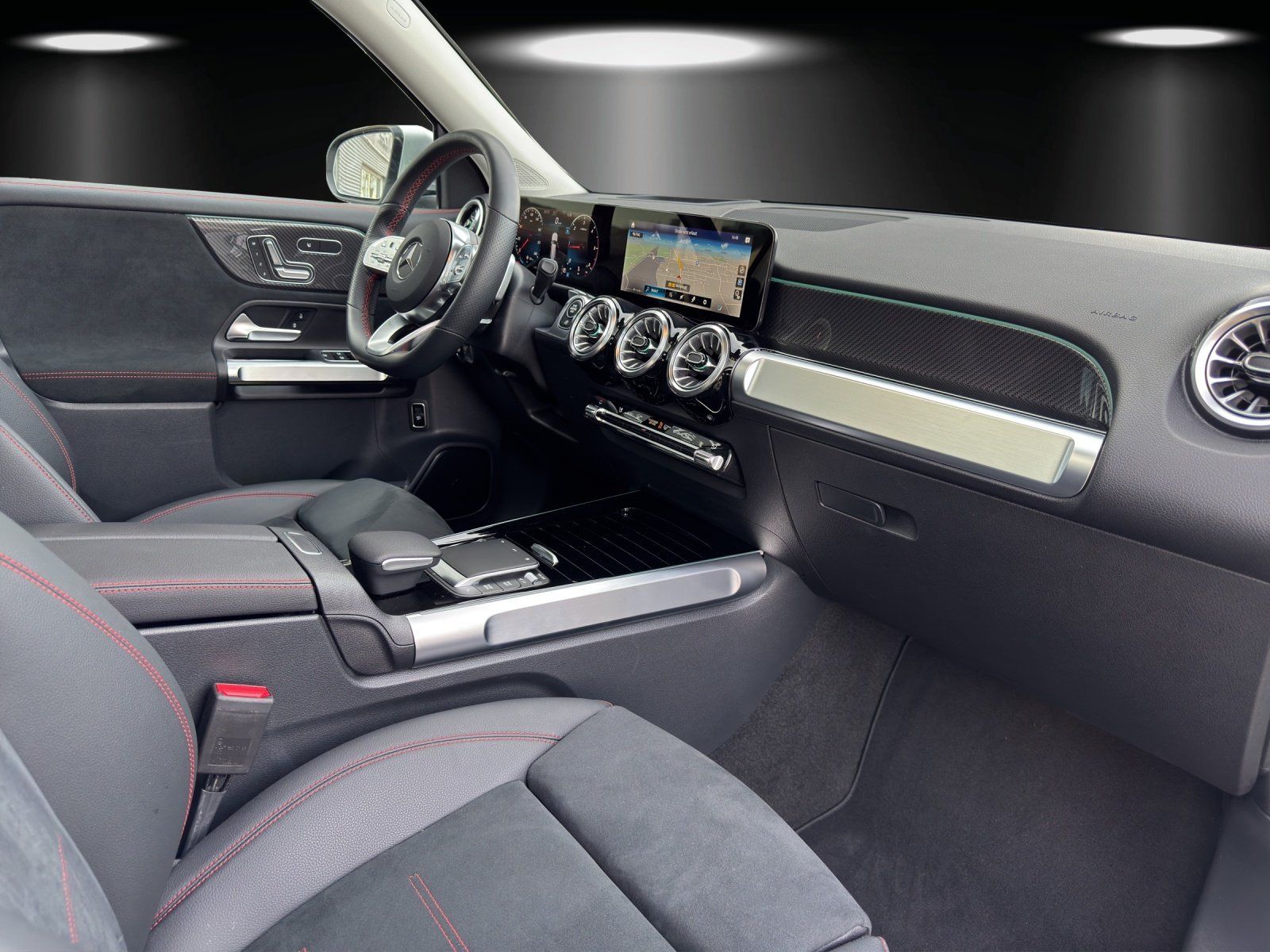 Fahrzeugabbildung Mercedes-Benz GLB 200d 4M AMG 7-Sitz DISTRO Pano HUD Memo MLED