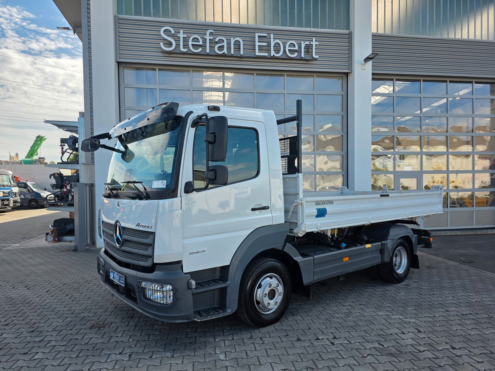Fahrzeugabbildung Mercedes-Benz Atego 823 K 4x2 Meiller 2x AHK Klima 3 Sitze