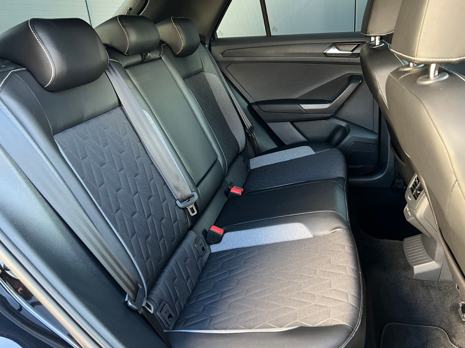 Fahrzeugabbildung Volkswagen T-Roc GOAL 1.0 TSI *Plus-Paket, LED, ACC, Navi,