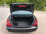 Mercedes-Benz E 240 Elegance - schwarze Mercedes-Benz E 240