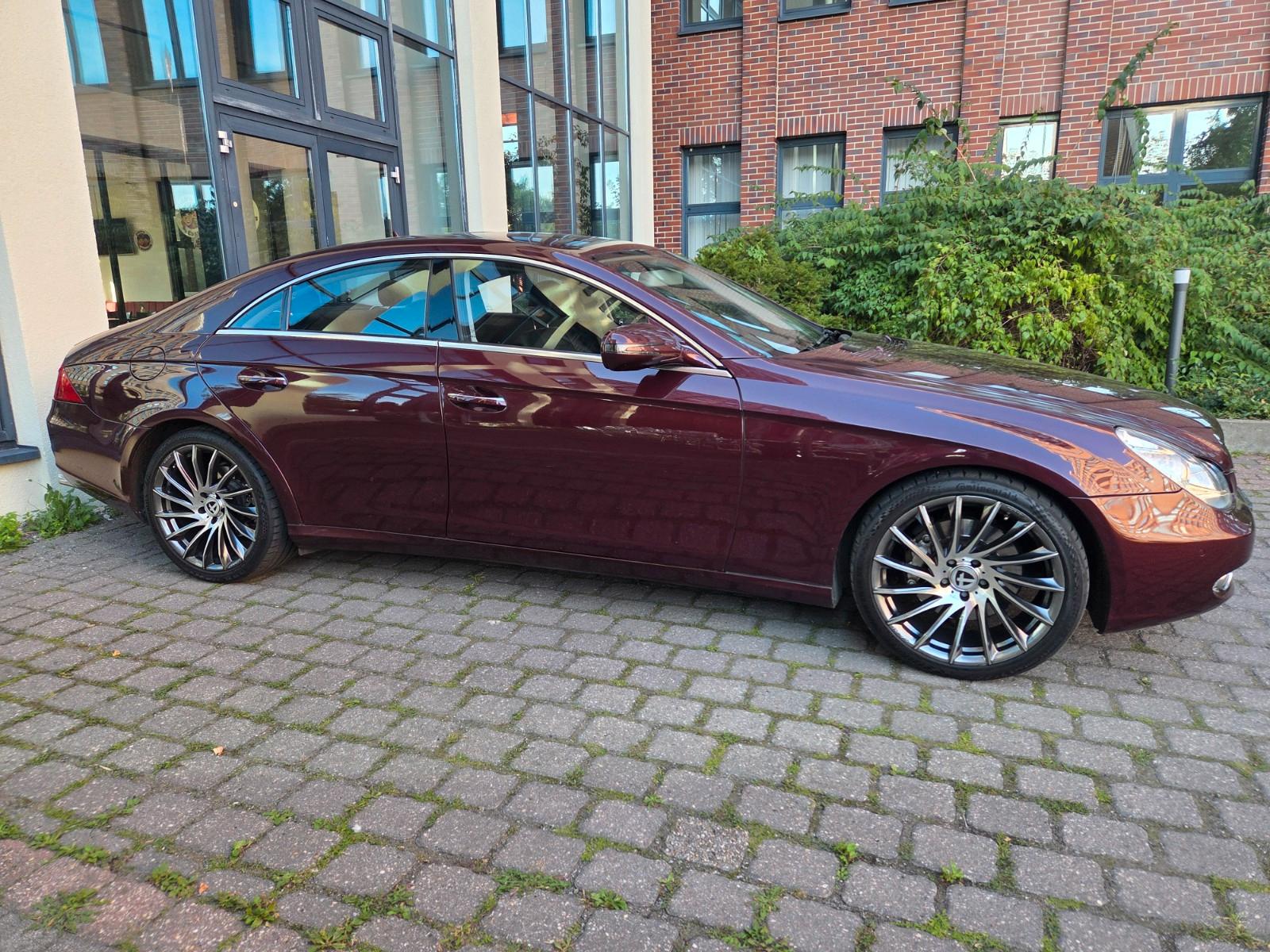 Mercedes-Benz CLS 300*DISTRONIC*SCHIEBEDACH*STANDHEIZUNG*19"*