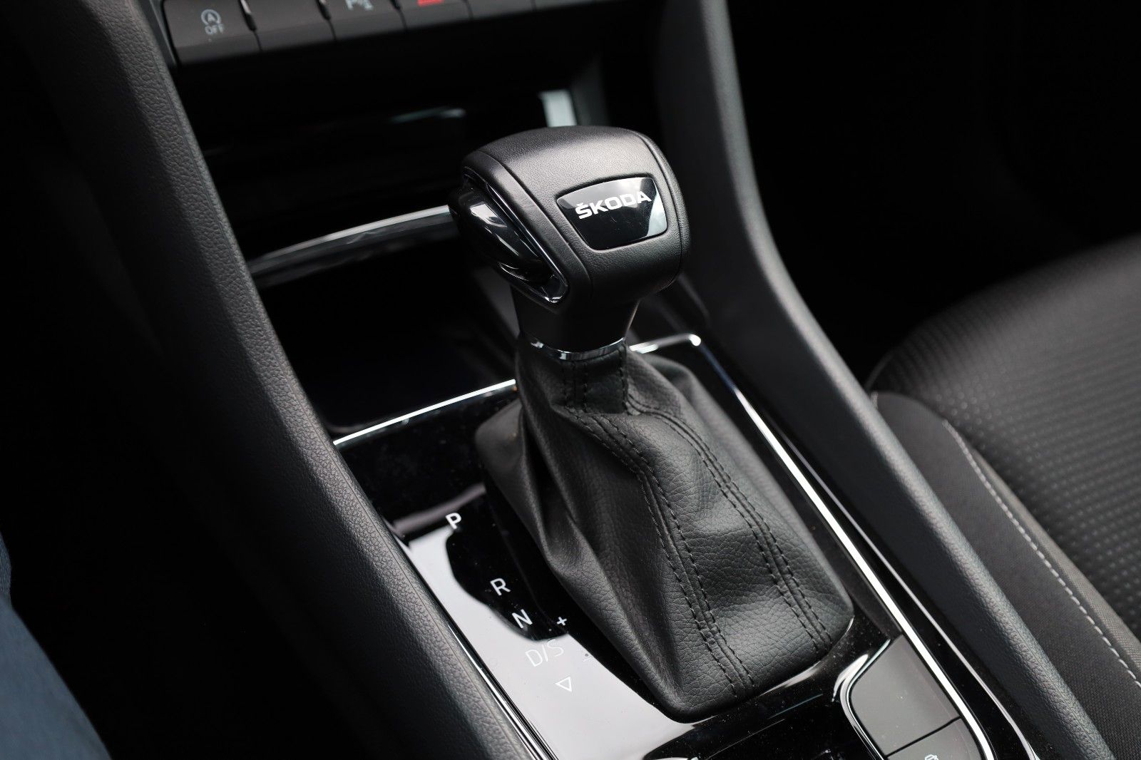 Fahrzeugabbildung SKODA Karoq Ambition 1.5 ACT DSG *Smart Link *SHZ
