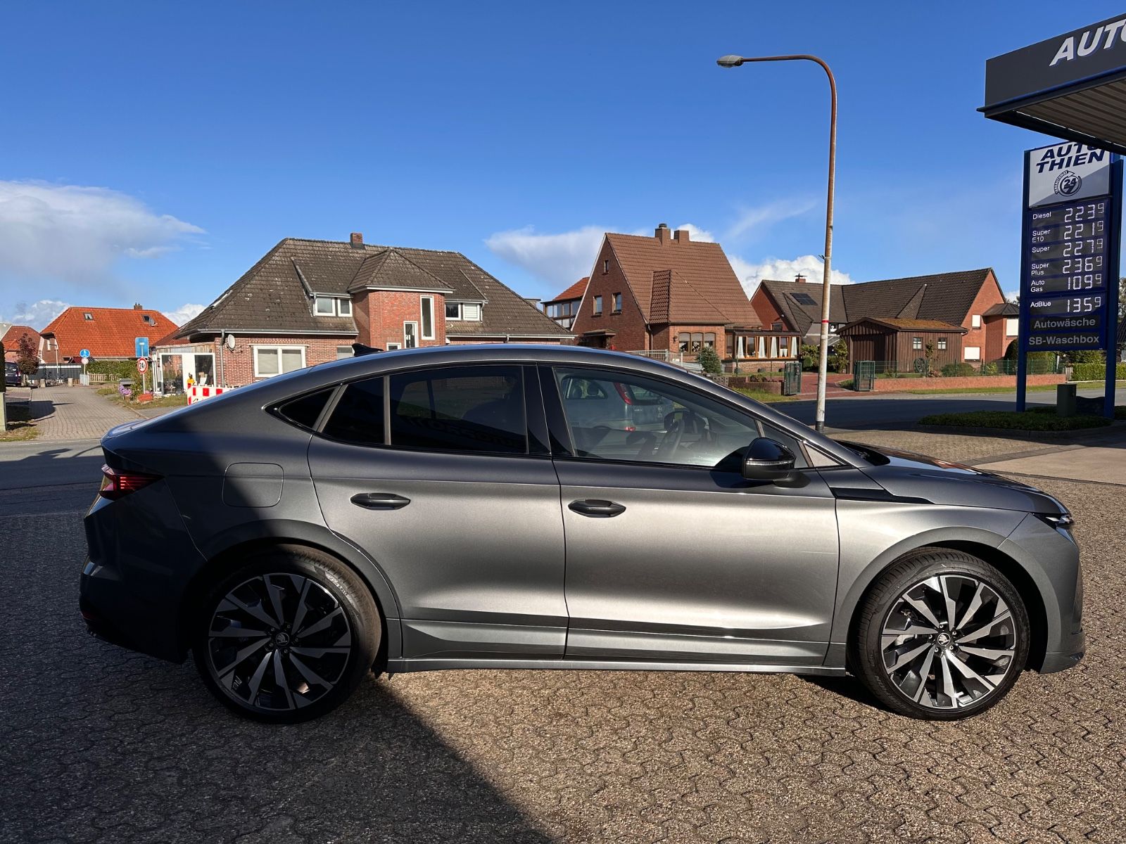 Fahrzeugabbildung SKODA Enyaq Coupé 85 Sportline Pano/Matrix/ACC/APP/21"